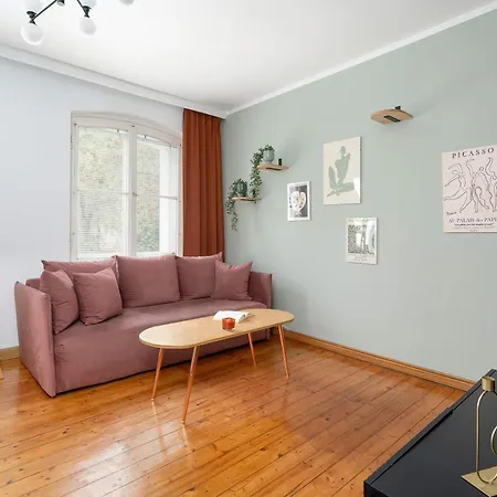 아파트 Family With A Remote Work Space In By Renters 포즈난