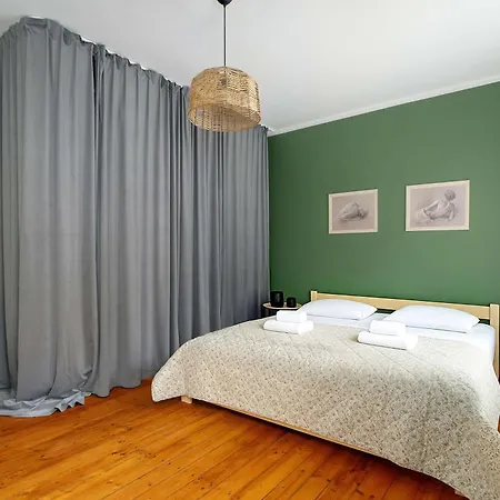 아파트 Family With A Remote Work Space In By Renters