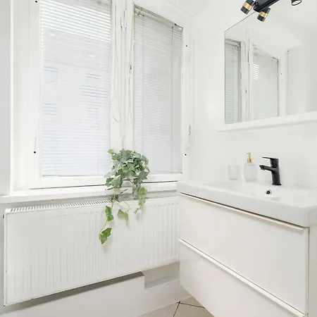 Family With A Remote Work Space In By Renters 아파트 *