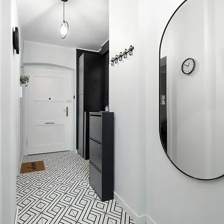 Family With A Remote Work Space In By Renters * 포즈난