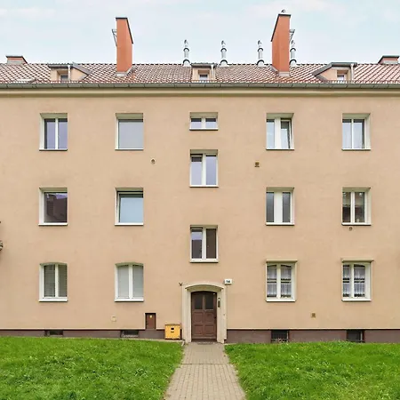 Family With A Remote Work Space In By Renters 아파트